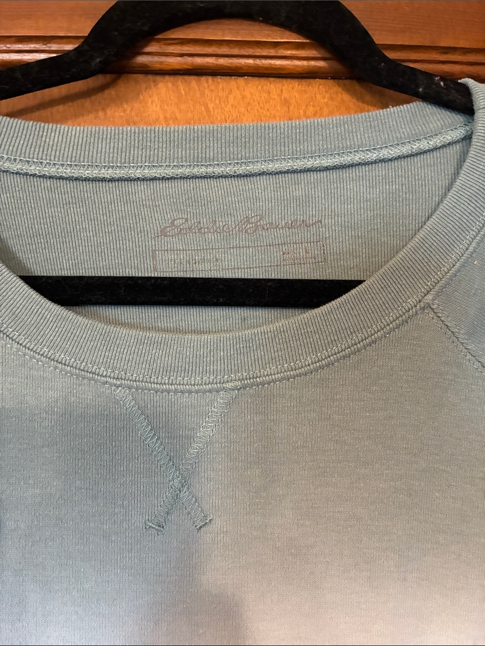 Eddie Bauer ombré crew neck - Picture 2 of 6